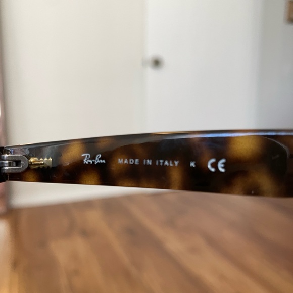 Ray Ban New Wayfarer Classic RB2132 52-18 - Picture 5 of 6